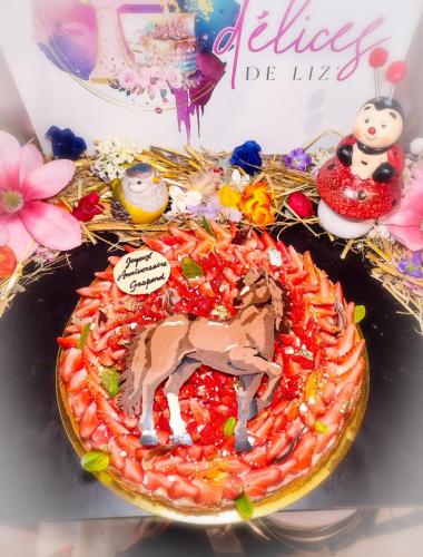 Tarte fraises thème Cheval